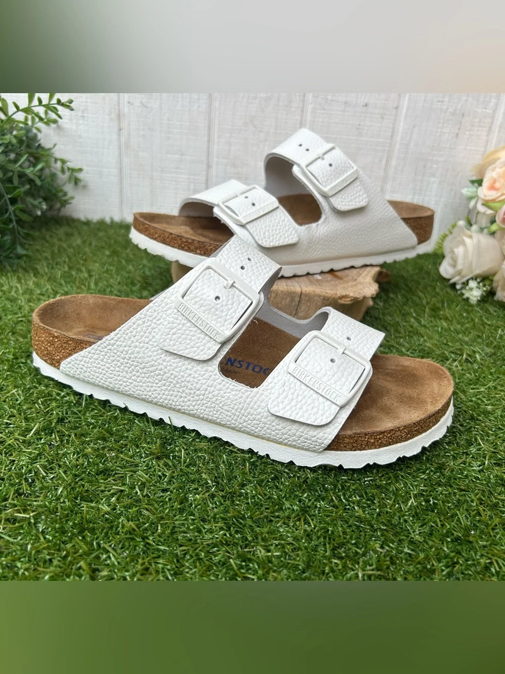 Birkenstock Arizona in White Leather Soft Footbed Size 39 US 8-8.5  gently used